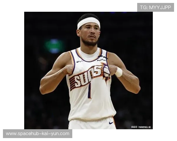 布克突破分球，太阳进攻流畅无阻