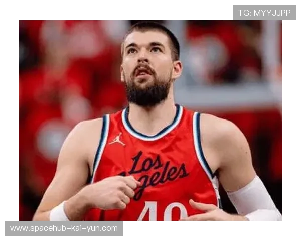 洛杉矶快船对阵洛杉矶湖人：伊维察·祖巴茨19篮板统治，内线被打穿