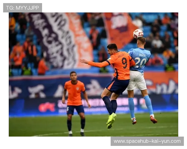 足球中超边路突破直冲底线传中成功：用一双战靴书写进攻新篇章